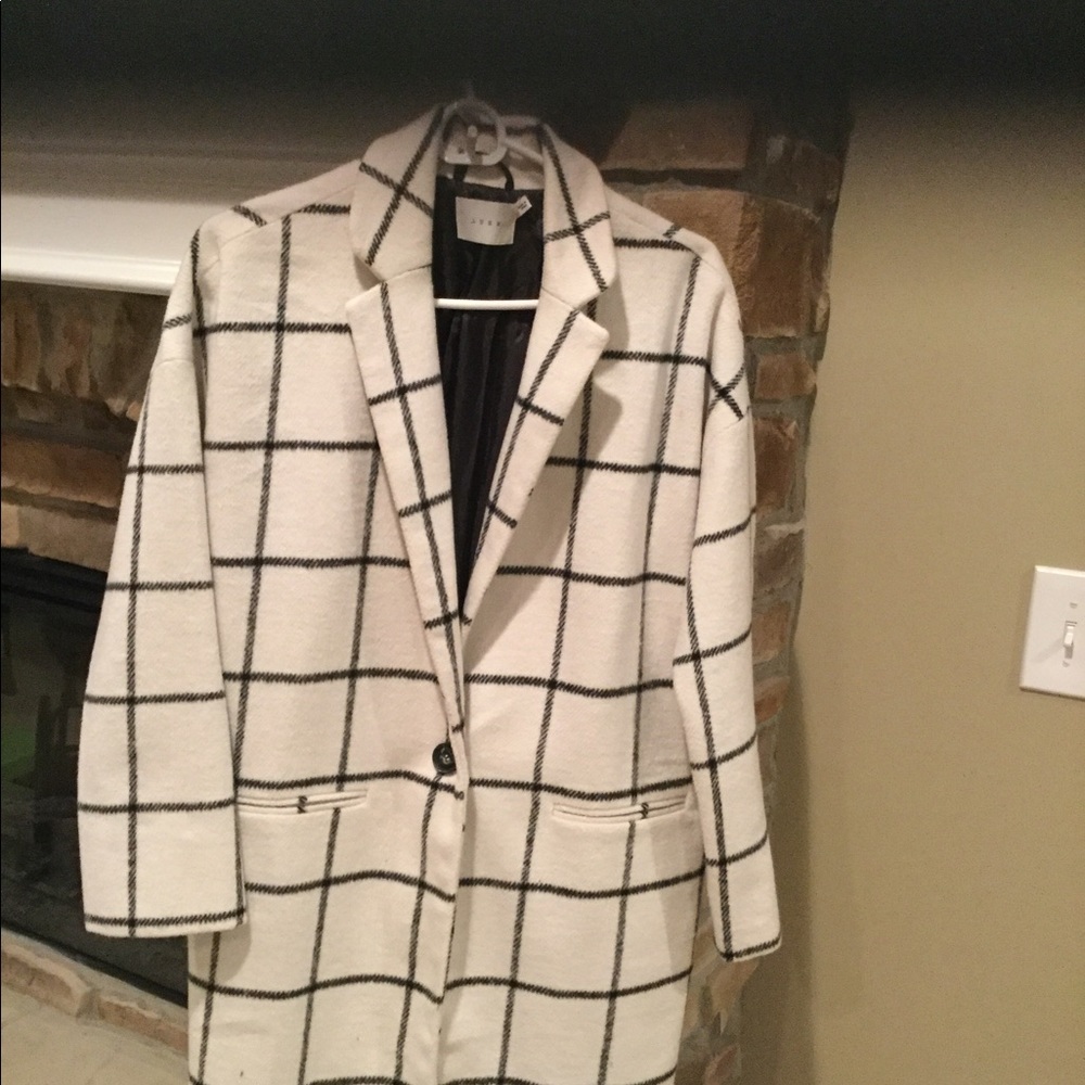 Black and beige coat 22 in pit to pit